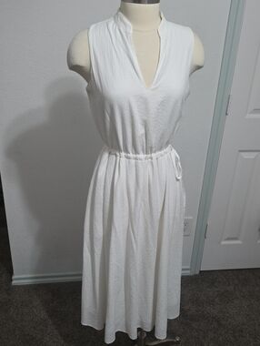 Anne Klein White Sleeveless V-Neck Midi Dress with Cinched Waist
